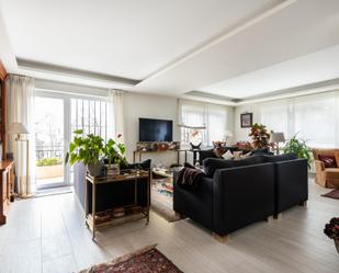 Sala d'estar de Apartament en venda en  Madrid Capital amb Aire condicionat i Terrassa