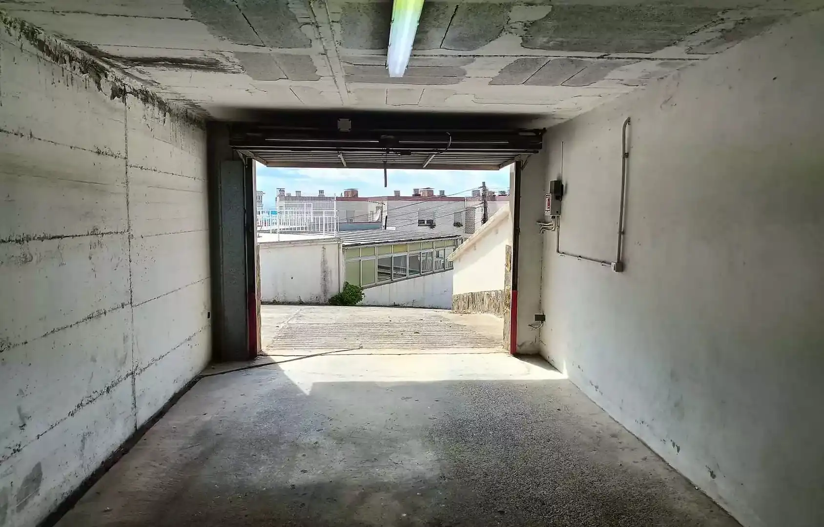 Parkplatz von Garage zum Verkauf in Roses