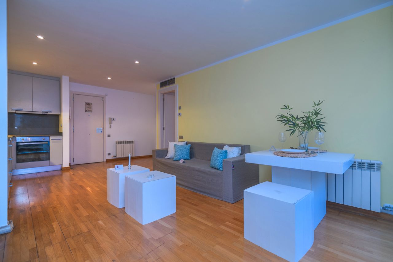 Sala d'estar de Pis en venda en Cornellà de Llobregat amb Aire condicionat, Calefacció i Forn