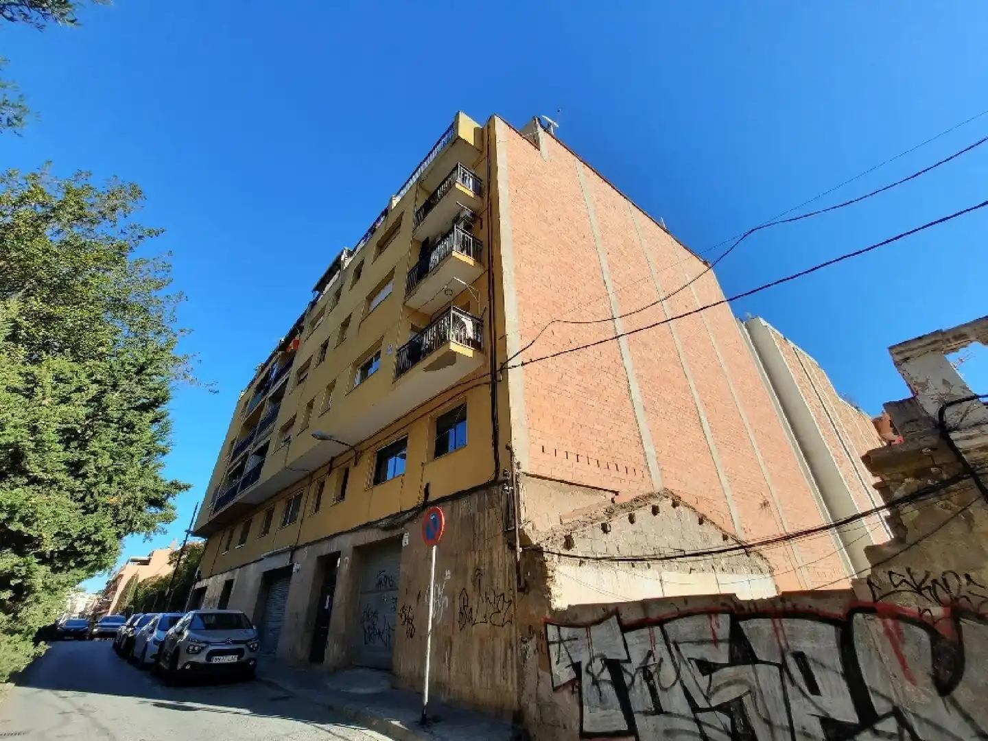 Vista exterior de Pis en venda en Montcada i Reixac amb Terrassa