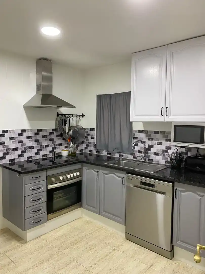 Küche von Wohnung zum Verkauf in Girona Capital mit Balkon