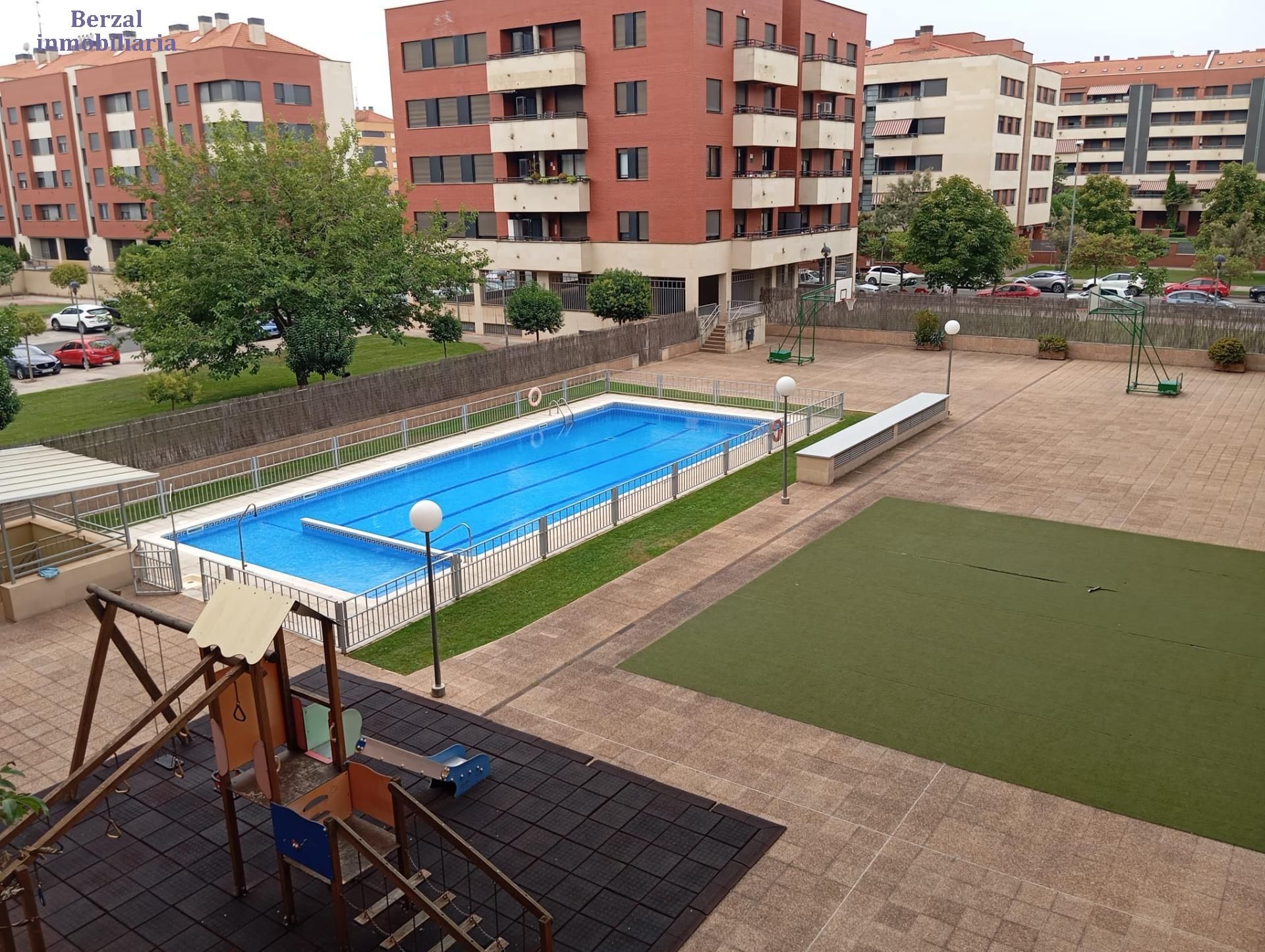 Piscina de Pis en venda en  Logroño amb Calefacció, Jardí privat i Terrassa