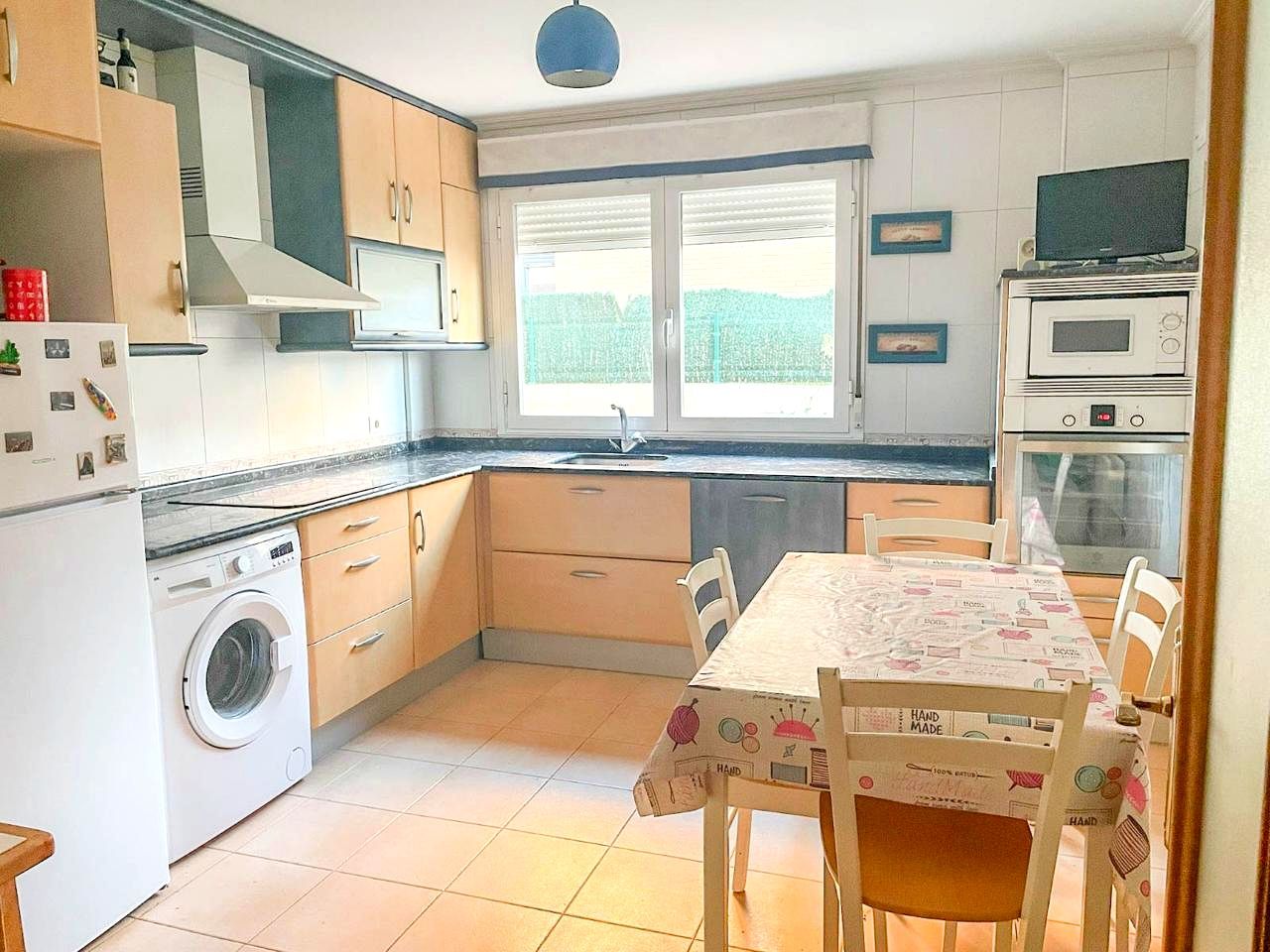 Cuina de Casa o xalet en venda en Villamediana de Iregua amb Calefacció, Terrassa i Balcó