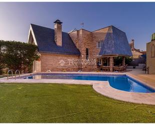 Piscina de Casa o xalet en venda en Arganda del Rey amb Aire condicionat, Calefacció i Jardí privat