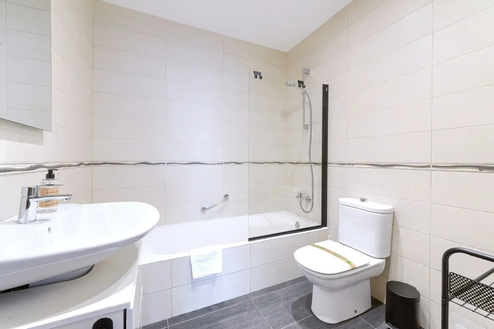 Baño de Apartamento de alquiler en Barakaldo  con Calefacción, Amueblado y Lavadora