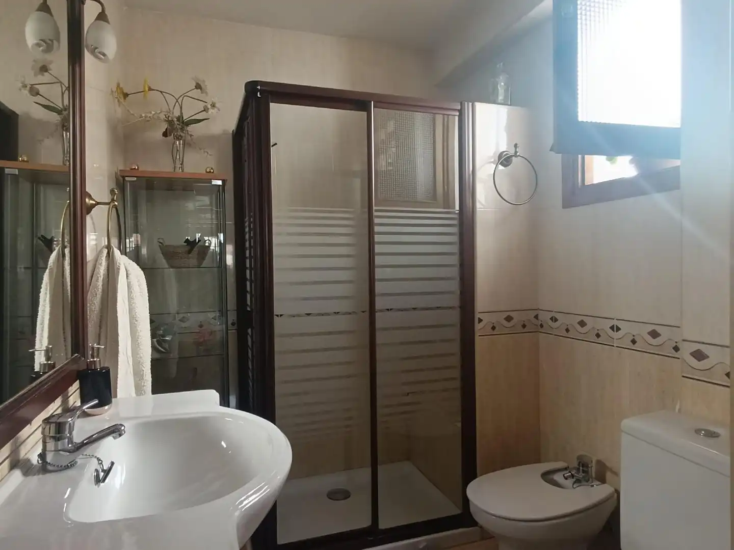 Baño de Casa adosada en venta en Sevilla con Aire acondicionado, Calefacción y Jardín privado
