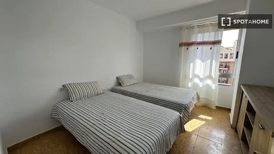 Dormitori de Apartament per a compartir en Valencia amb Aire condicionat, Calefacció i Terrassa