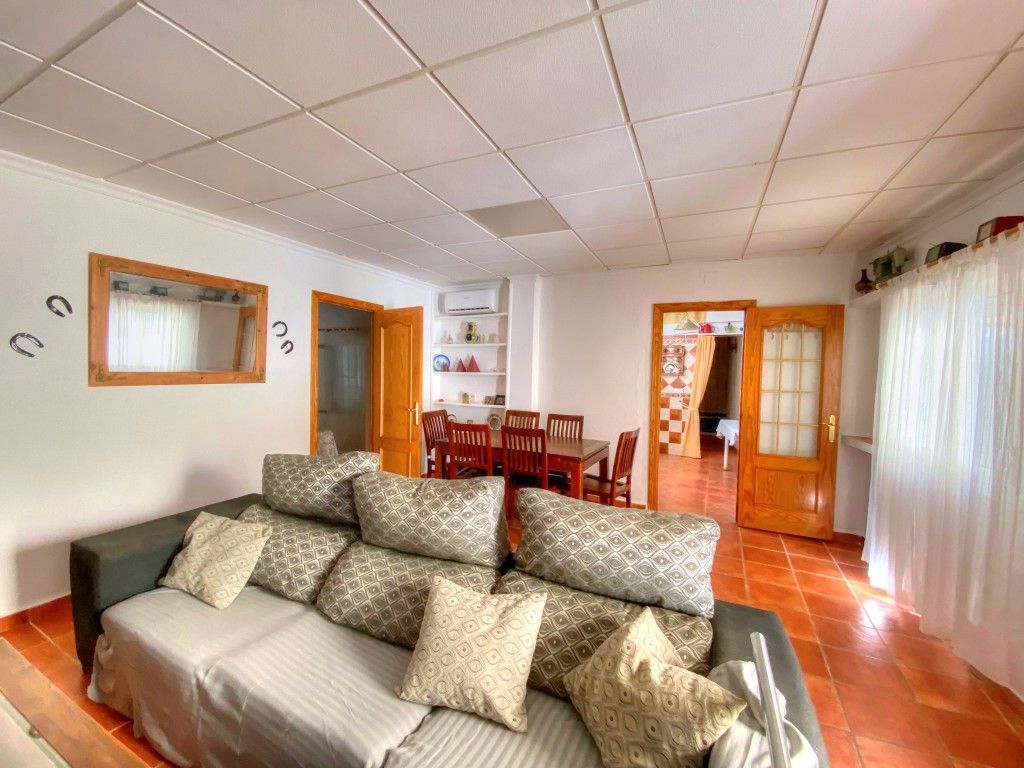 Sala d'estar de Finca rústica en venda en Vélez-Málaga amb Aire condicionat i Traster