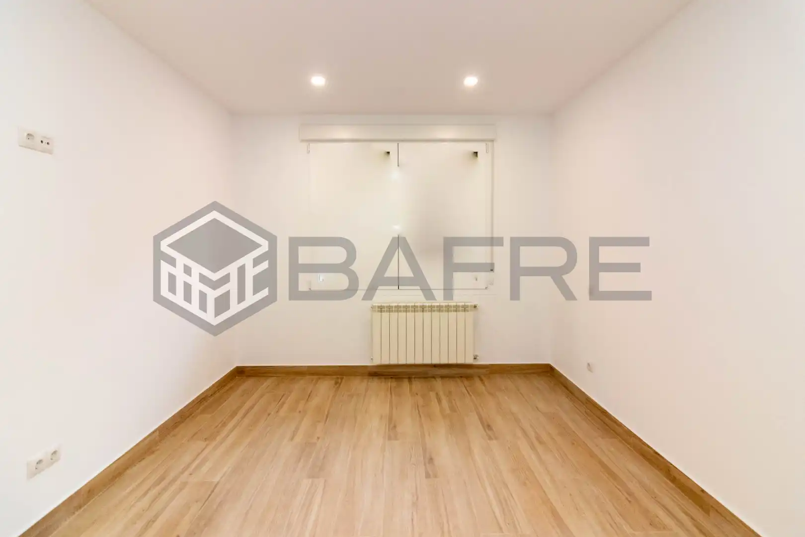 Habitación de Piso en venta en Madrid con Calefacción