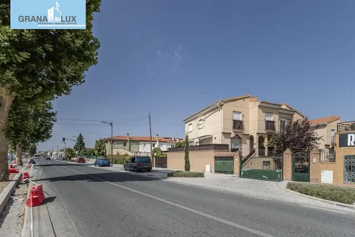 Casa aparellada amb terrassa en venda a Camino CEMENTERIO, imagen 42