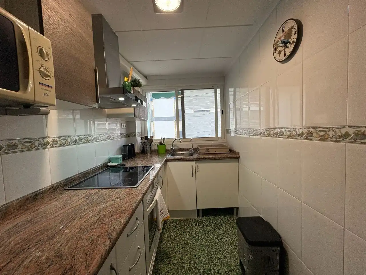 Küche von Wohnung zum Verkauf in Cullera mit Klimaanlage, Privatgarten und Terrasse