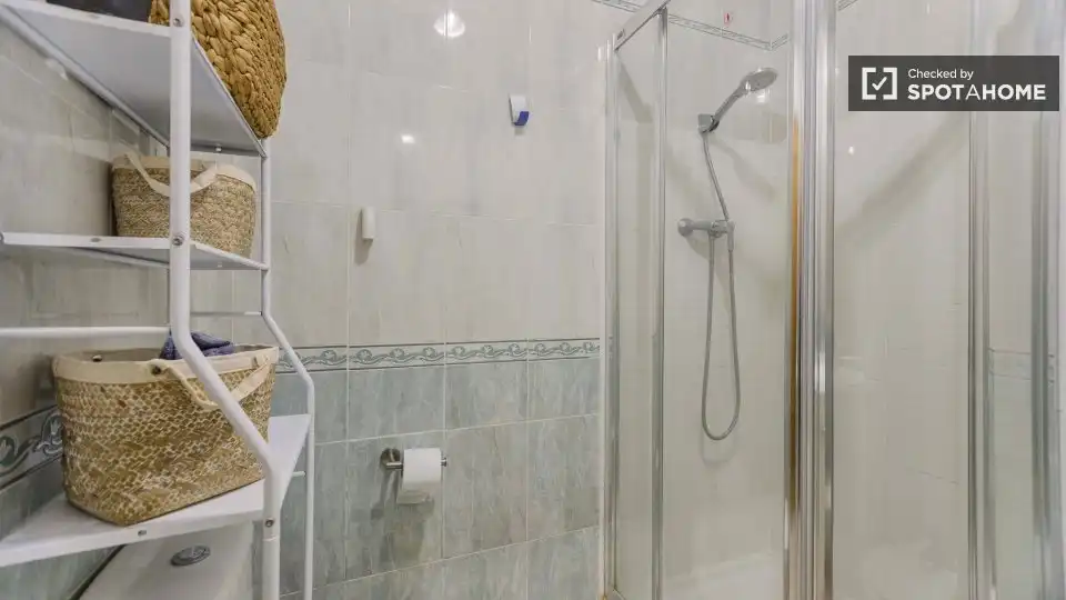 Baño de Apartamento para compartir en Valencia con Aire acondicionado, Calefacción y Terraza