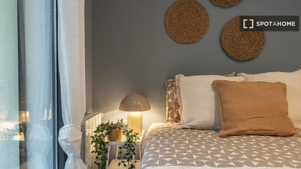 Bedroom of Flat for share in Barcelona  with Air Conditioner, Heating and Furnished