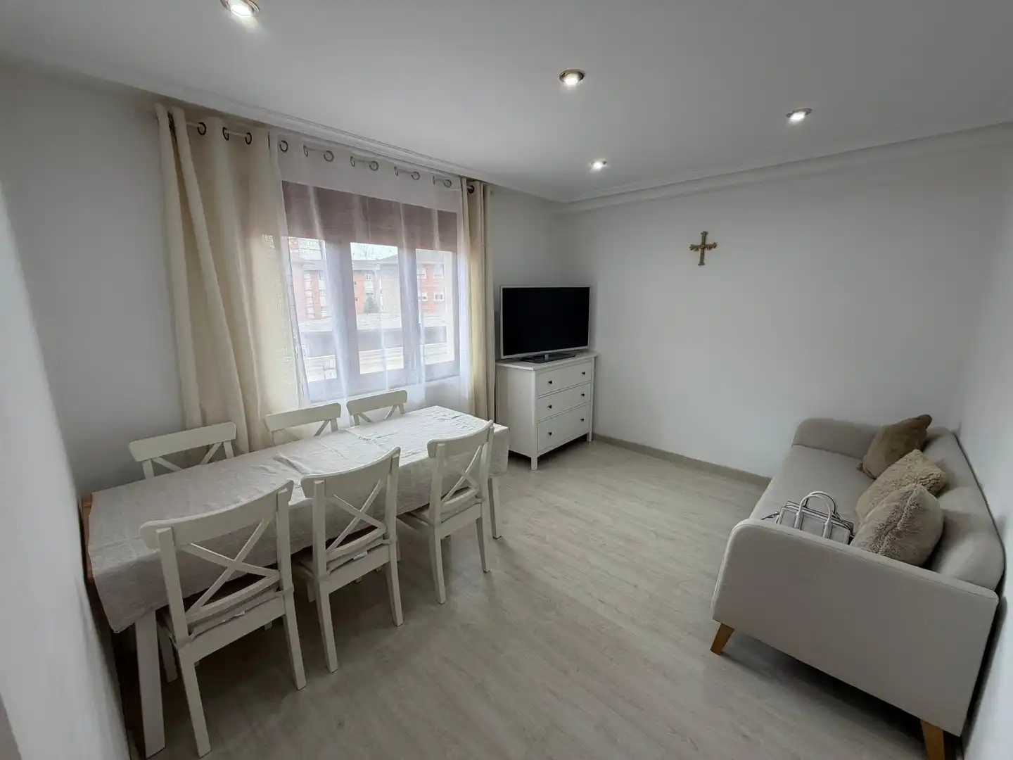 Sala d'estar de Pis en venda en Gijón  amb Parquet, Terrassa i Moblat