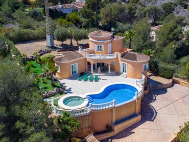 Detached house with pool for sale in La Granadella  - Costa Nova