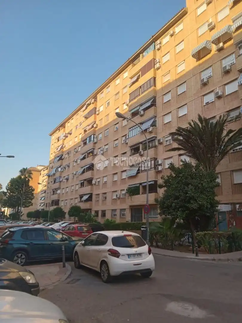 Vista exterior de Local en venda en Sevilla