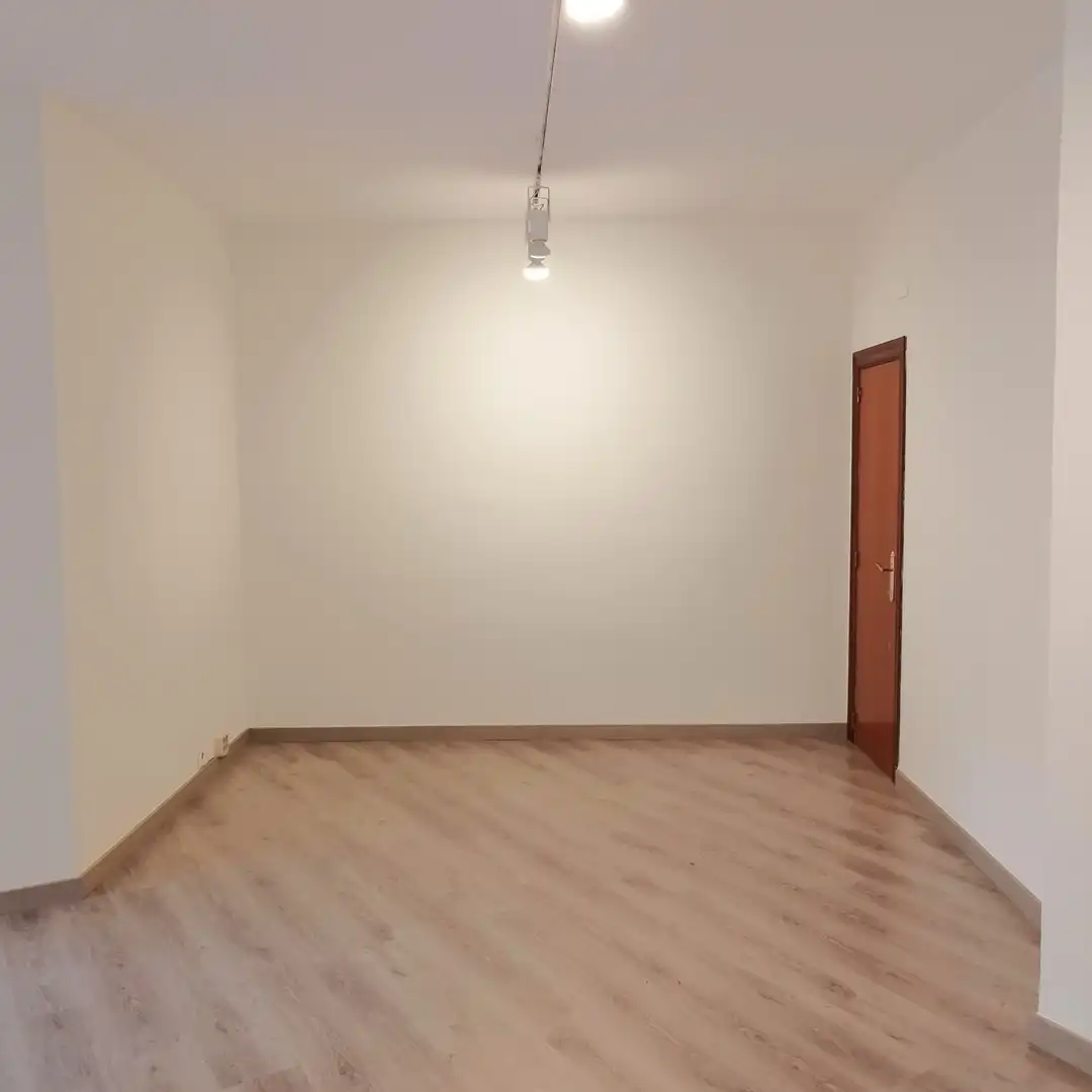 Commercial properties for sale in Barcelona  with Parquet flooring