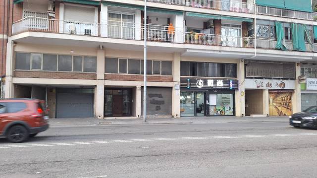 Local comercial en Alquiler en Badalona - Avenida Alfonso XIII en Llefià