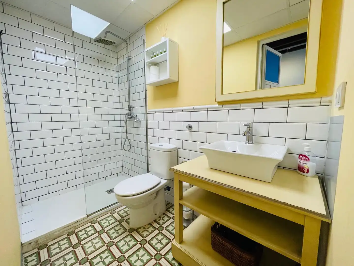 Baño de Apartamento de alquiler en Alicante / Alacant con Aire acondicionado, Calefacción y Amueblado