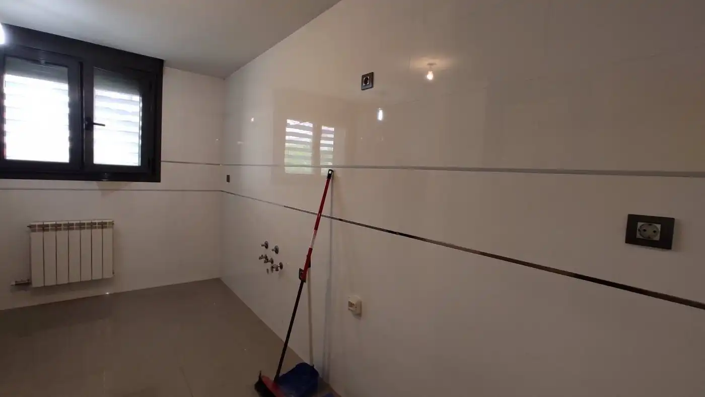 Badezimmer von Büro zur Miete in Villa de Prado