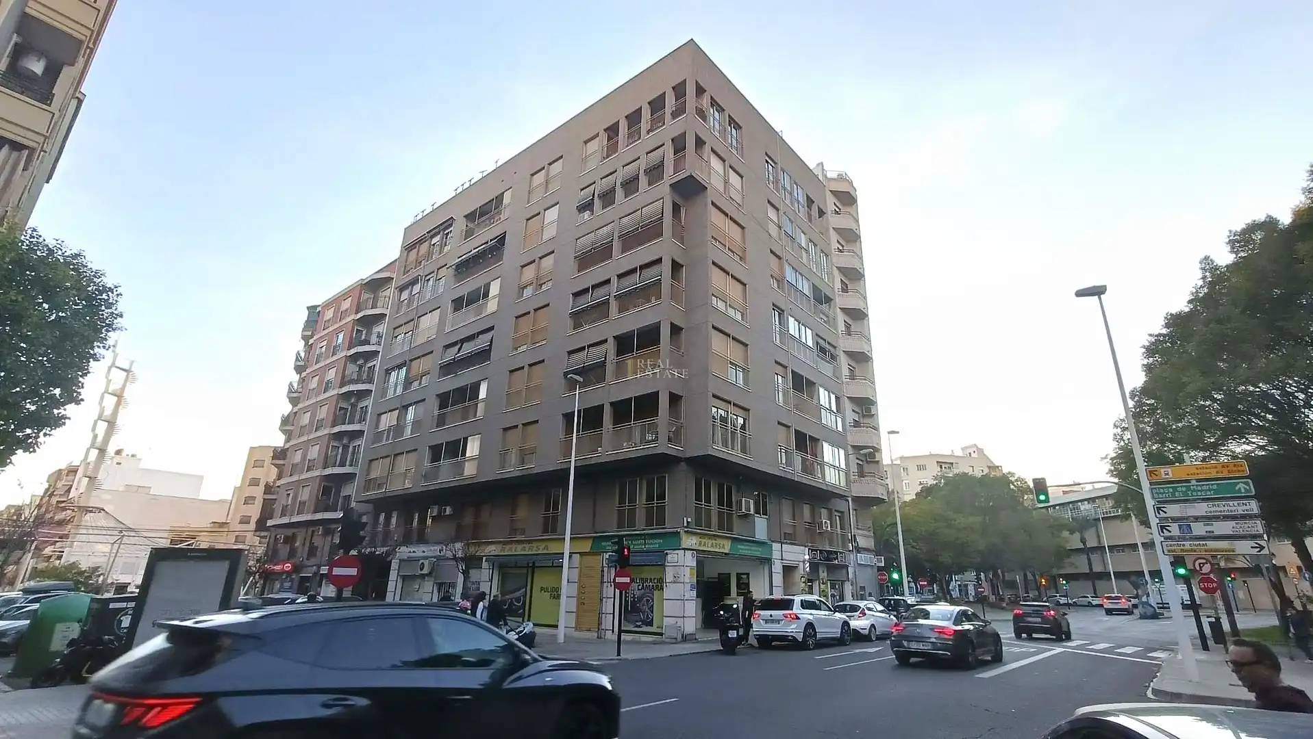 Außenansicht von Wohnung zum Verkauf in Elche / Elx mit Klimaanlage und Abstellraum