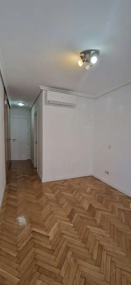 Bedroom of Flat for rent in Madrid  with Air Conditioner and Heating