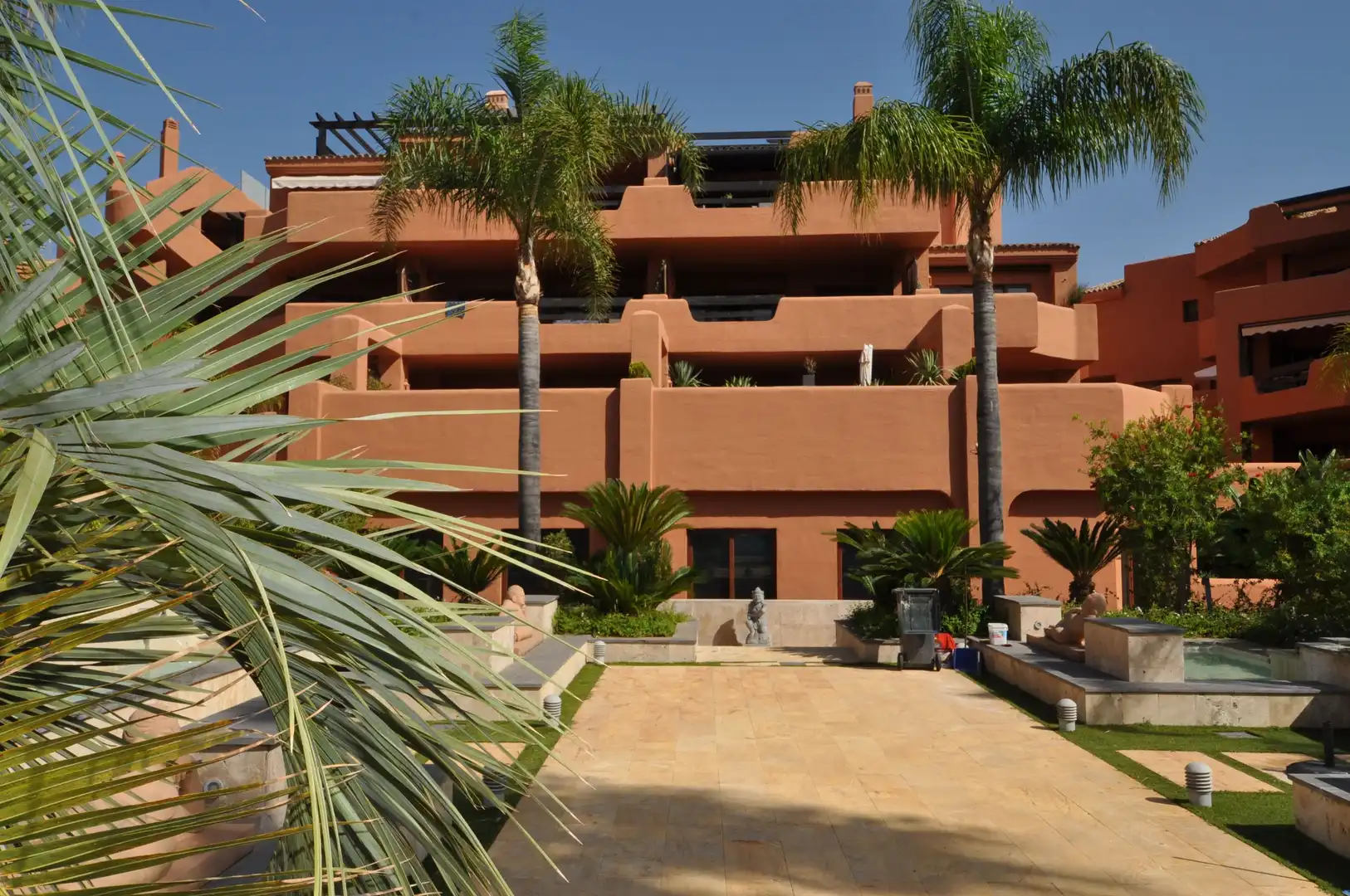 Außenansicht von Dachboden zur Miete in Estepona mit Klimaanlage, Heizung und Terrasse
