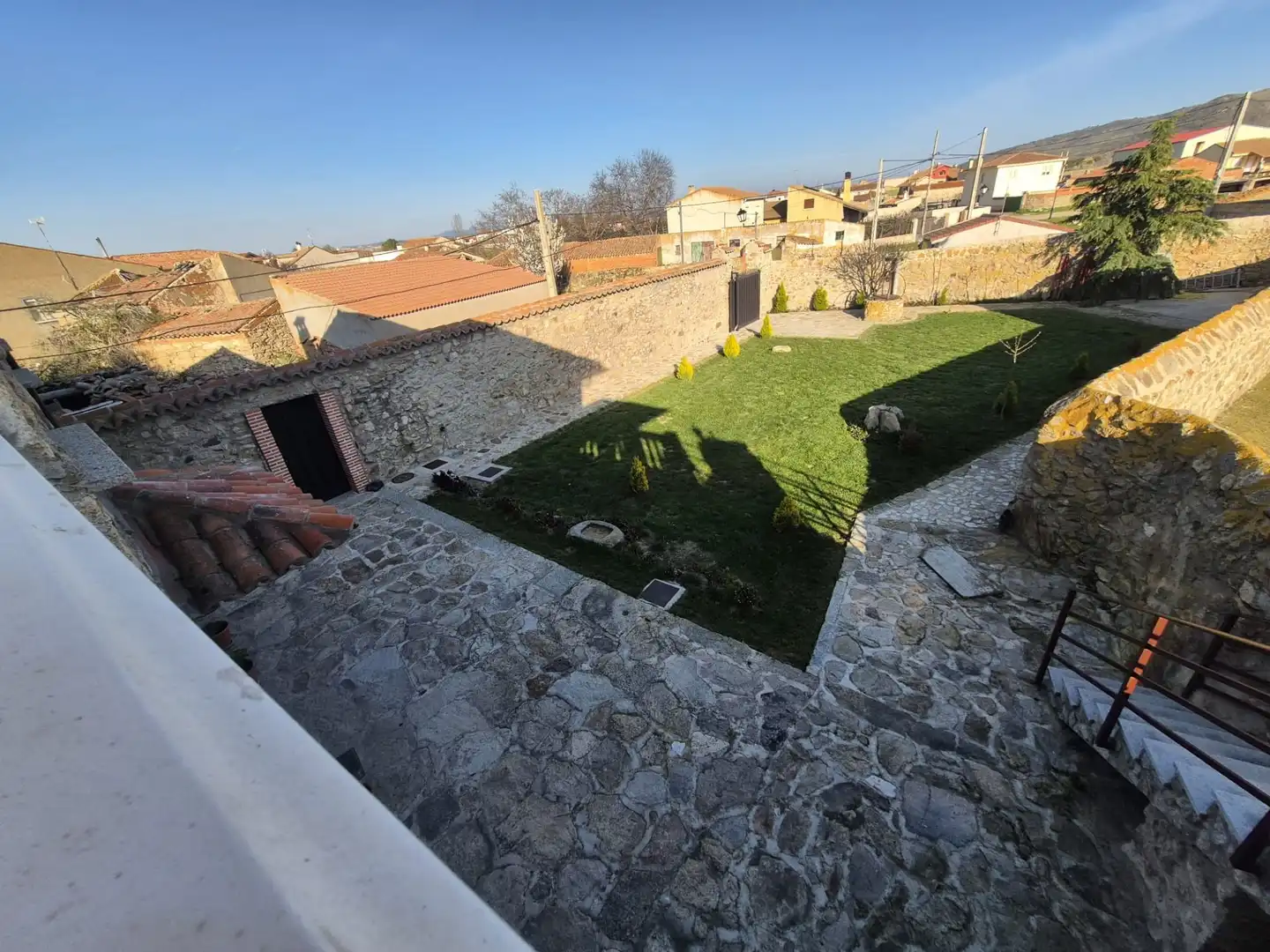 Jardí de Casa o xalet de lloguer en Gemuño amb Calefacció, Jardí privat i Terrassa