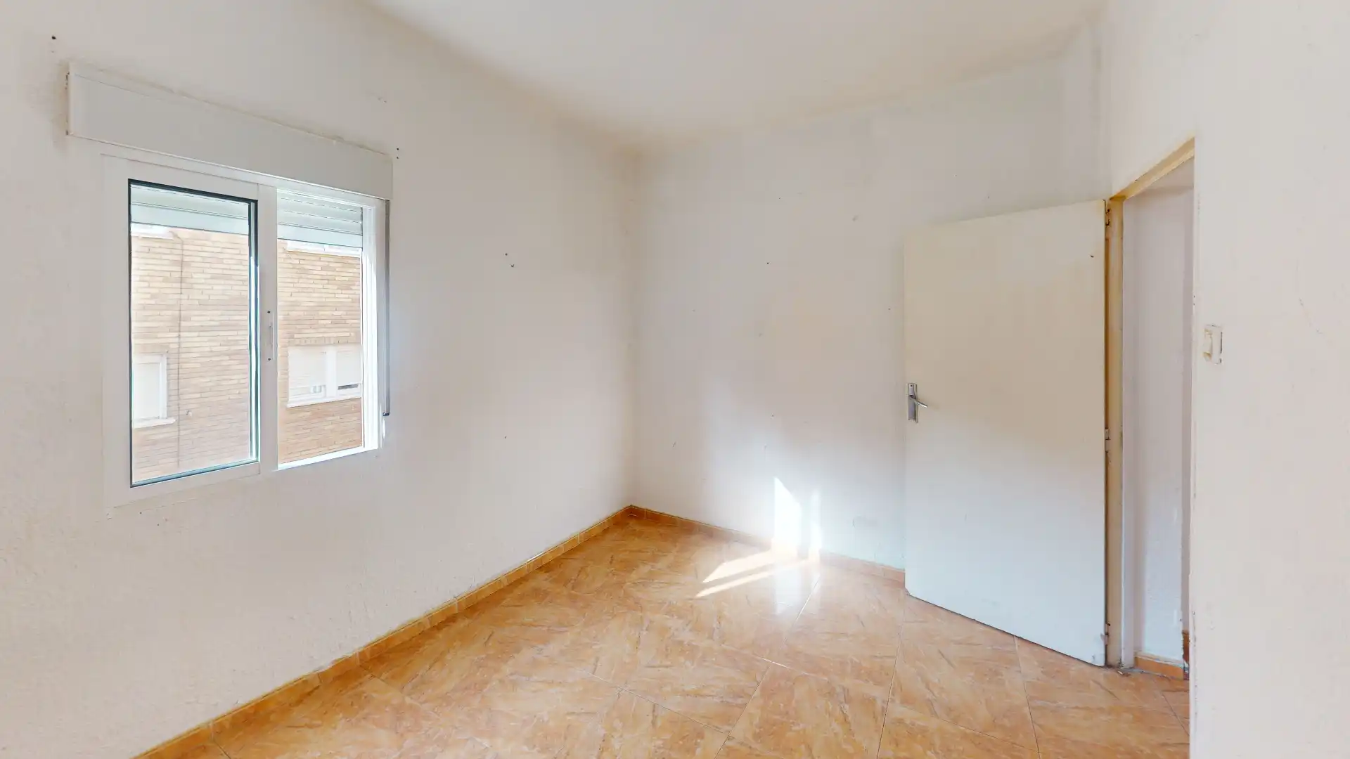 Habitación de Piso en venta en Almería con Amueblado, Balcón y Alarma