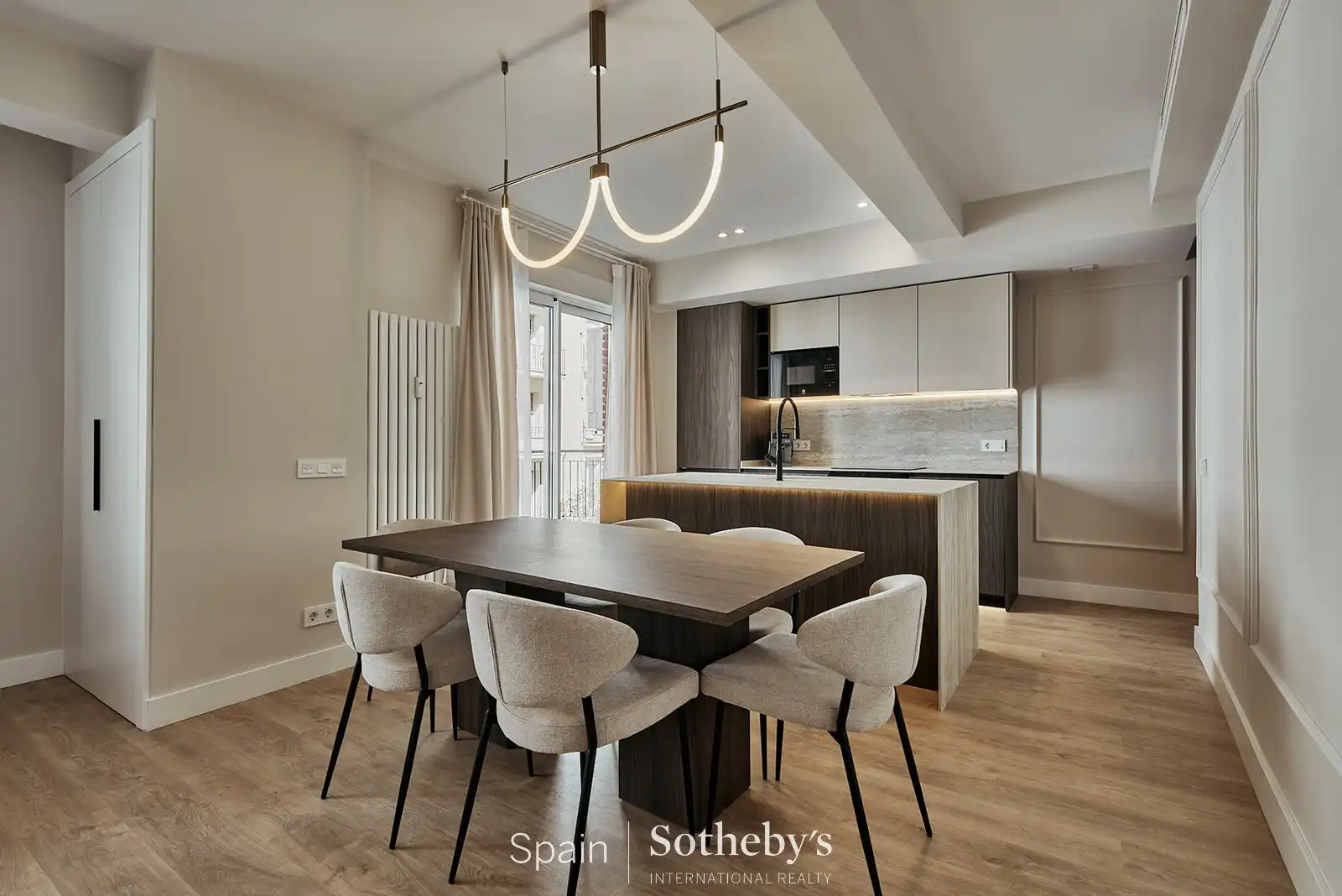 Menjador de Apartament en venda en Madrid amb Aire condicionat, Calefacció i Terrassa