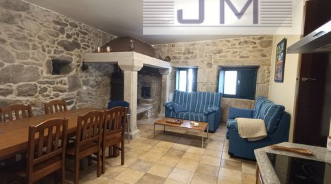 Se vende casa de piedra con patio en Carreira