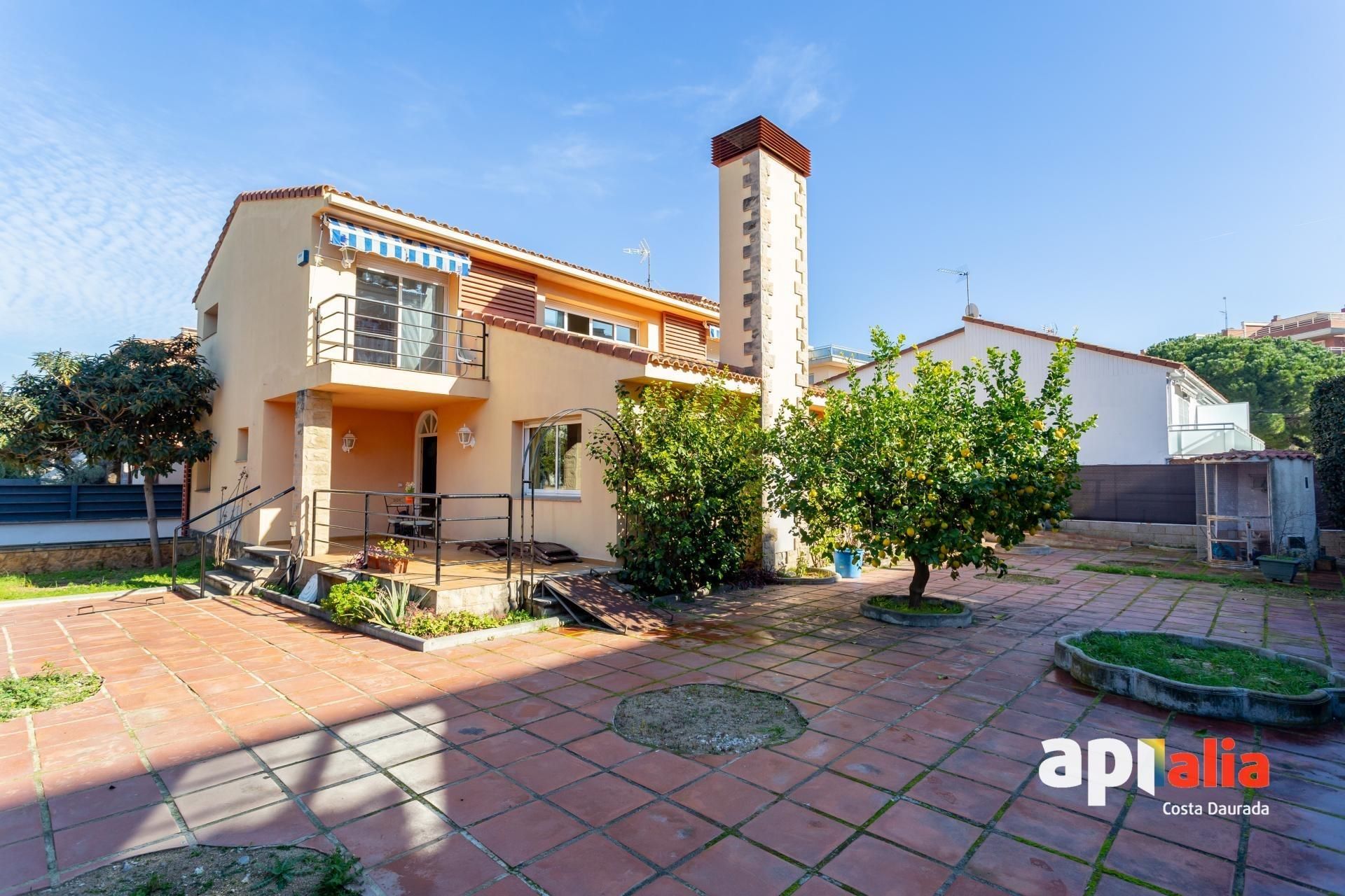 Exterior view of House or chalet for sale in Salou  with Air Conditioner, Heating and Private garden