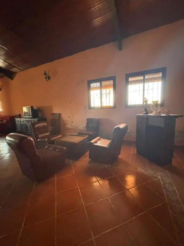 Sala d'estar de Finca rústica en venda en El Saucejo amb Aire condicionat, Calefacció i Moblat