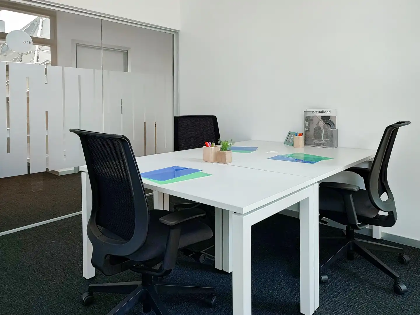 Büro zur Miete in Zaragoza mit Klimaanlage, Heizung und Möbliert