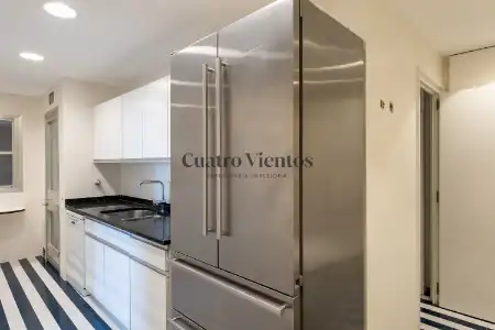 Cuina de Pis de lloguer en Barcelona amb Aire condicionat, Calefacció i Parquet
