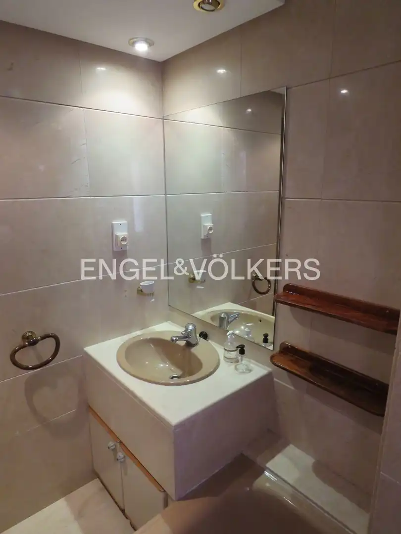 Baño de Piso en venta en Madrid con Aire acondicionado, Calefacción y Jardín privado