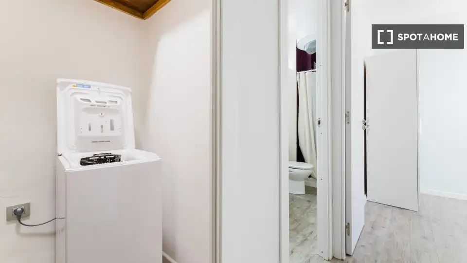 Baño de Piso de alquiler en Valencia con Aire acondicionado, Calefacción y Amueblado