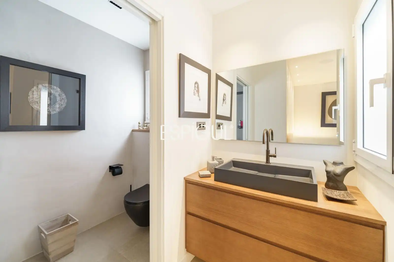 Bathroom of Attic for sale in Barcelona  with Air Conditioner, Heating and Parquet flooring