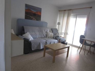 Flat with pool to rent in Retamar