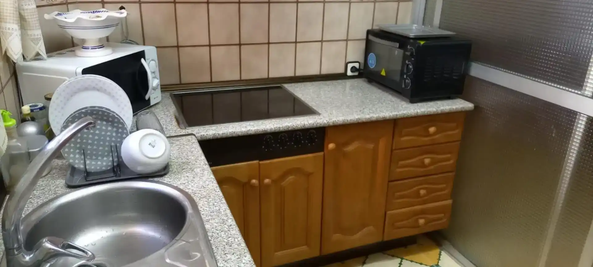 Cocina de Piso para compartir en Dos Hermanas con Aire acondicionado, Amueblado y Horno