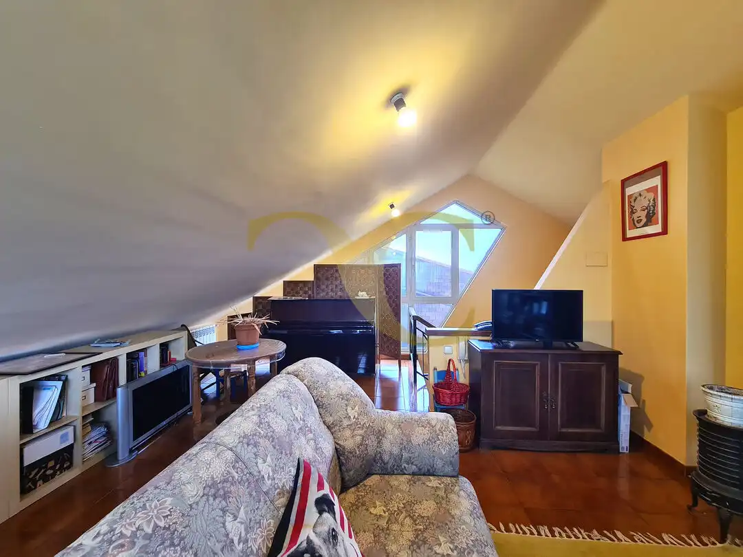 Sala de estar de Casa o chalet en venta en Oviedo  con Calefacción, Terraza y Trastero