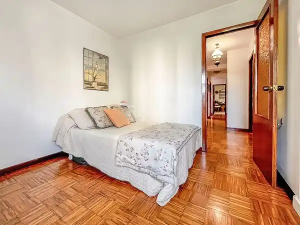 Bedroom of Flat for sale in Vigo   with Heating, Parquet flooring and Storage room