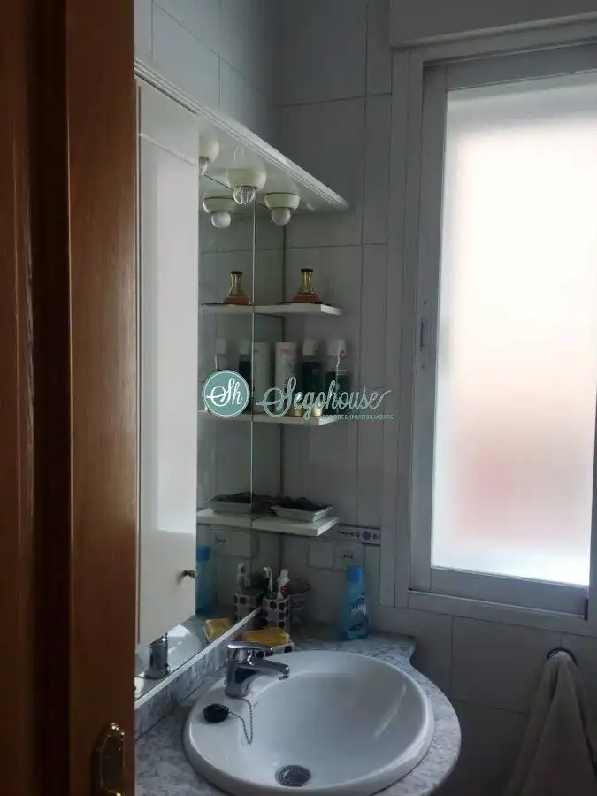 Baño de Piso en venta en Segovia con Trastero y Balcón