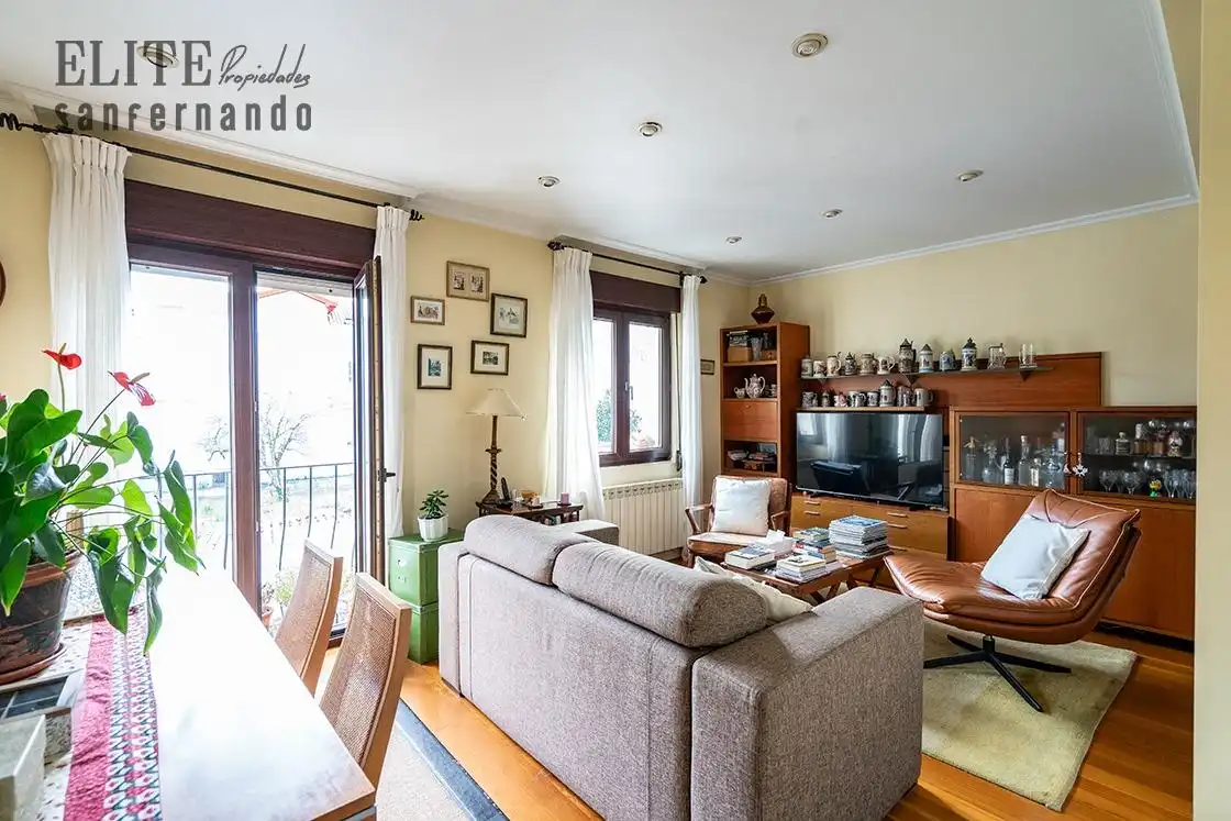 Sala de estar de Casa o chalet en venta en Santander con Calefacción, Jardín privado y Parquet