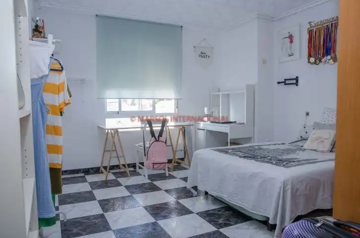 Dormitori de Casa o xalet en venda en Orihuela amb Aire condicionat, Terrassa i Moblat