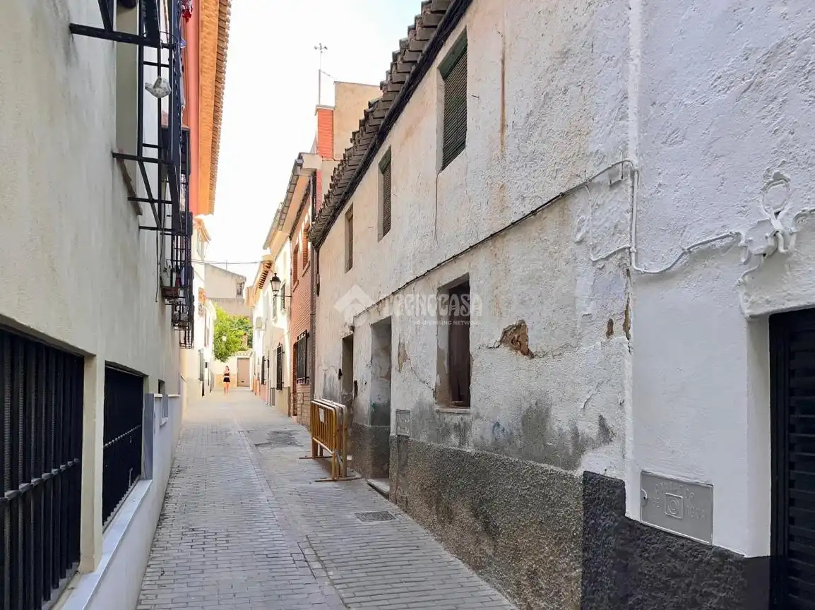 Vista exterior de Casa adosada en venda en La Zubia