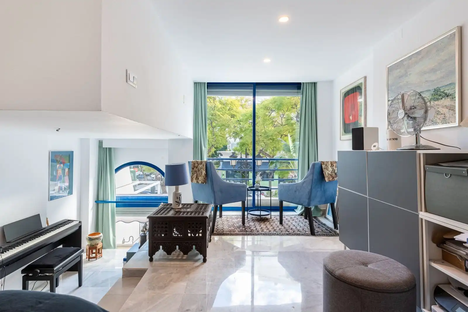 Sala de estar de Dúplex en venta en Marbella con Aire acondicionado, Terraza y Piscina