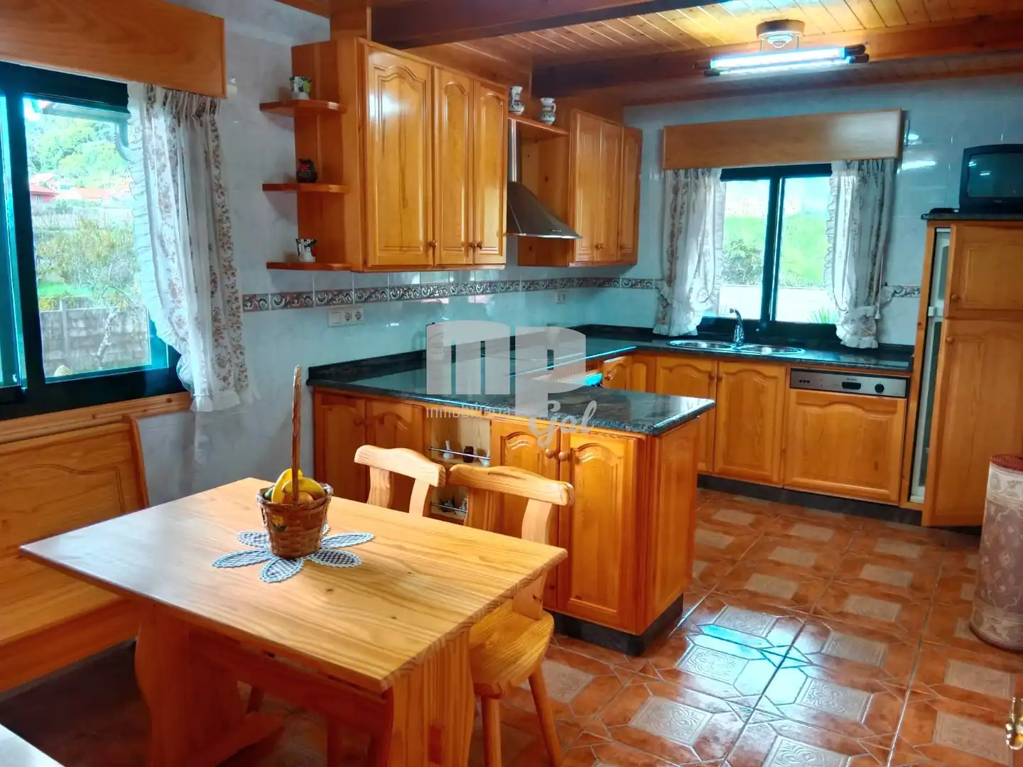 Cocina de Casa o chalet en venta en Redondela con Calefacción, Jardín privado y Trastero