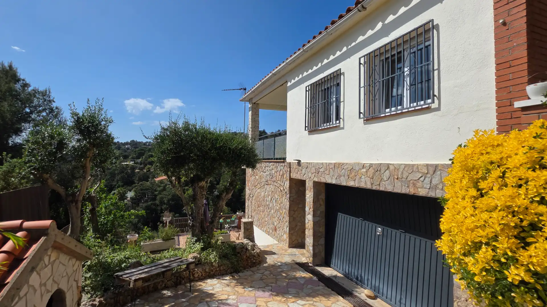 Vista exterior de Casa o xalet en venda en Lloret de Mar amb Aire condicionat, Calefacció i Jardí privat