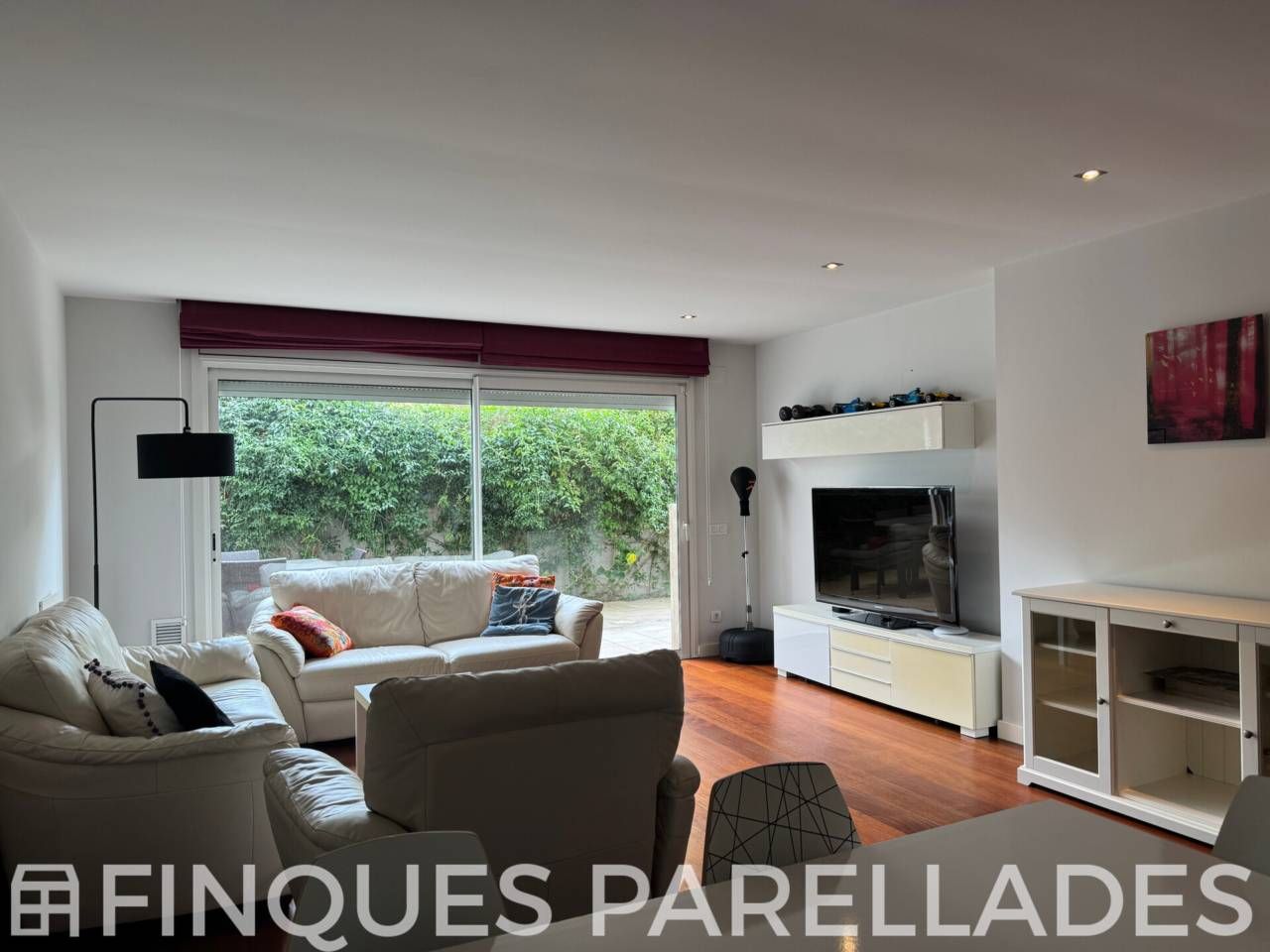 Living room of Flat for sale in Sitges  with Air Conditioner, Heating and Parquet flooring